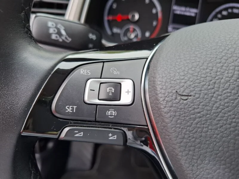 VOLKSWAGEN T-ROC ADVANCE