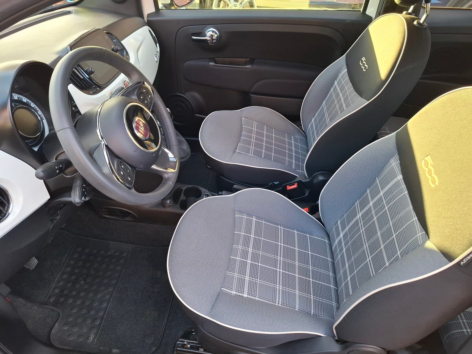 FIAT 500 Lounge Hybrid