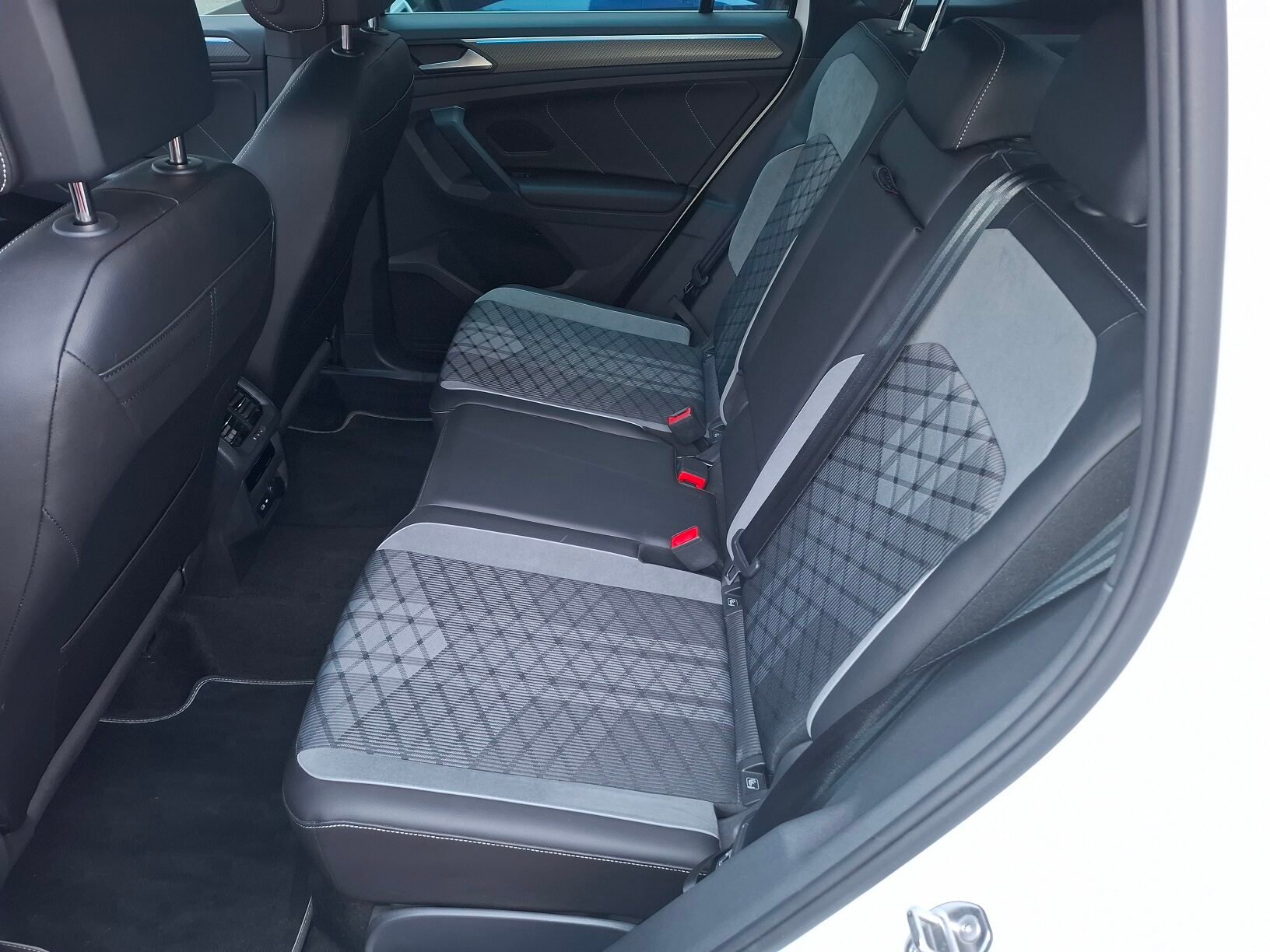 VOLKSWAGEN Tiguan R Line 4 Motion DSG