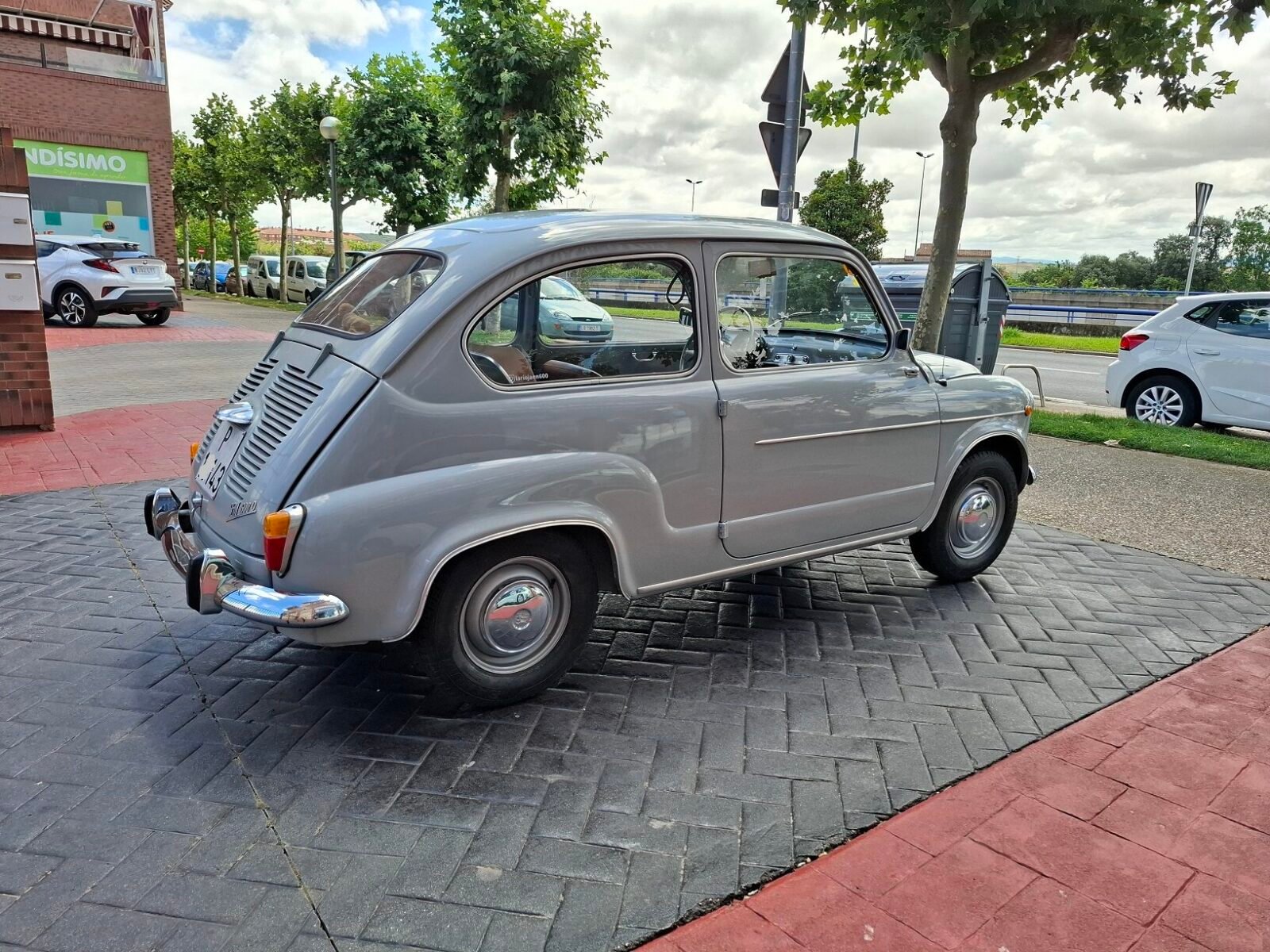 SEAT 600 D