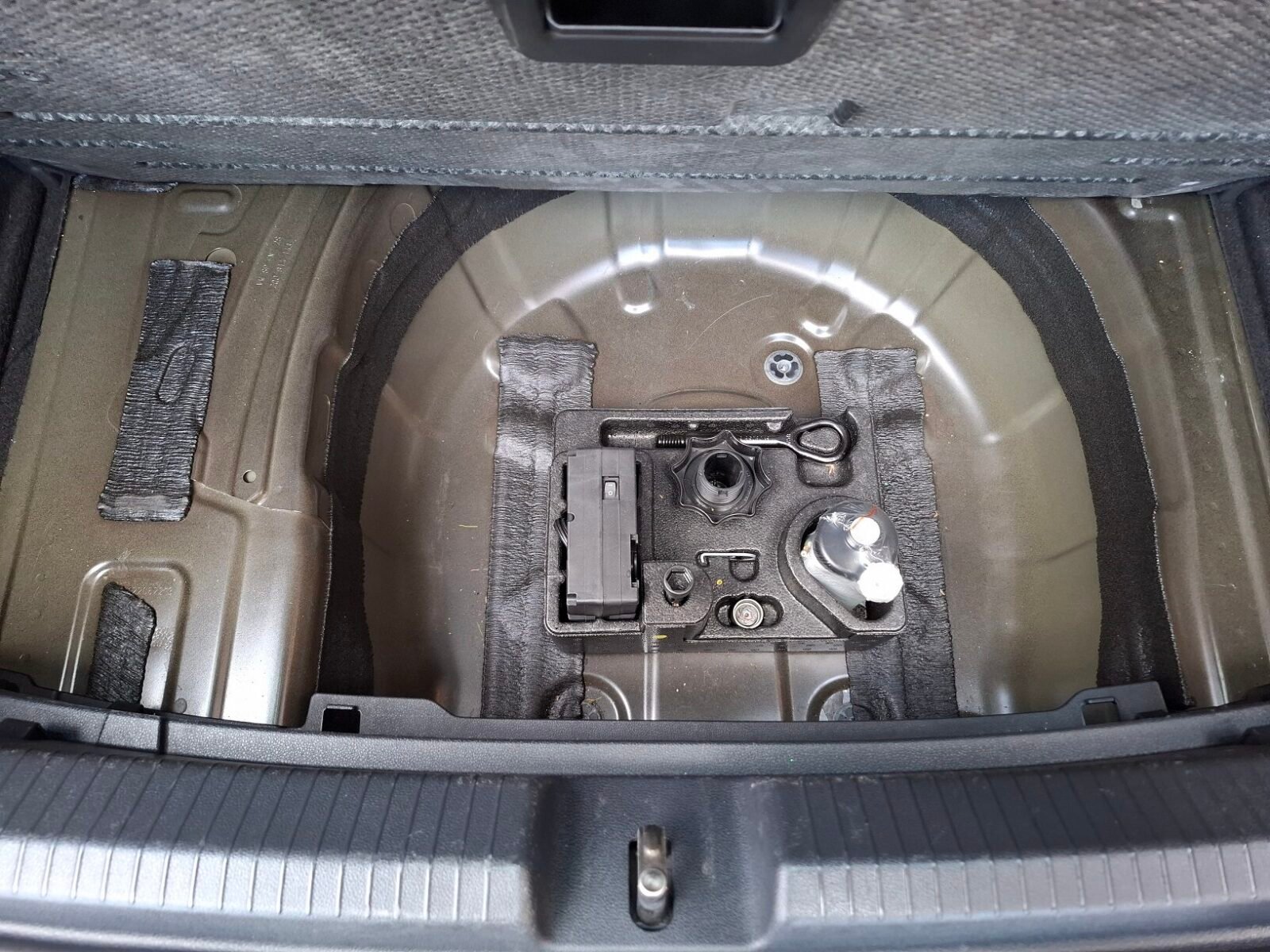 VOLKSWAGEN POLO ADVANCE TSi
