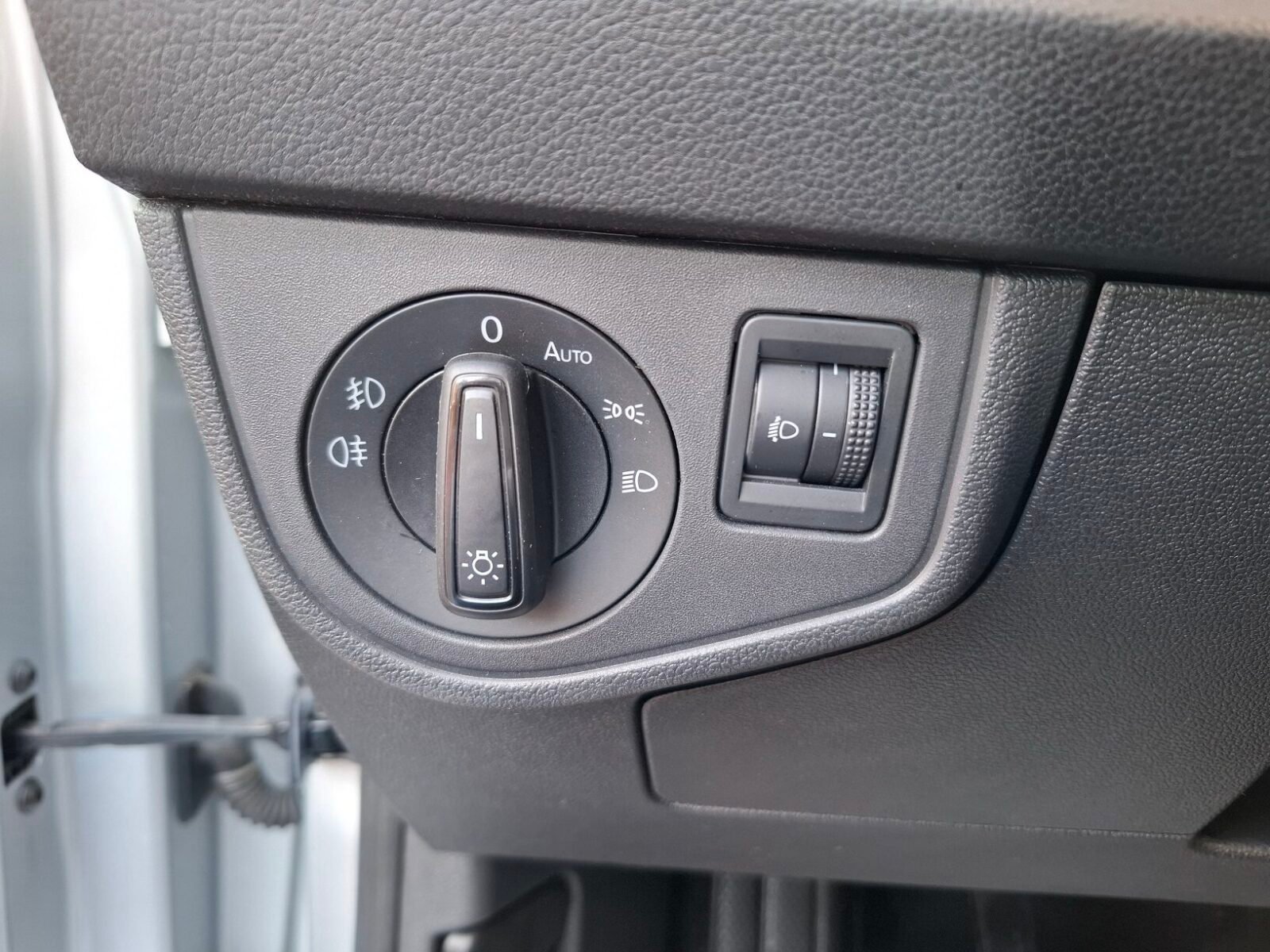 VOLKSWAGEN TAIGO Más