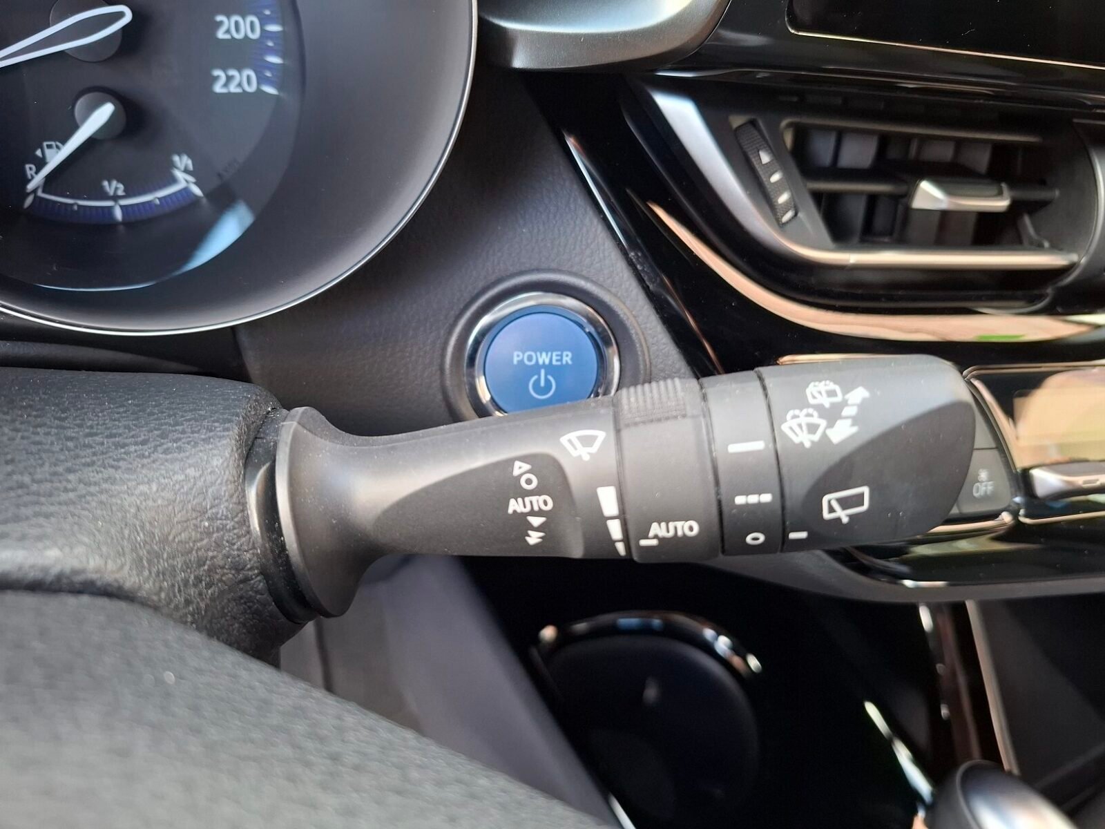 TOYOTA C-HR Advance