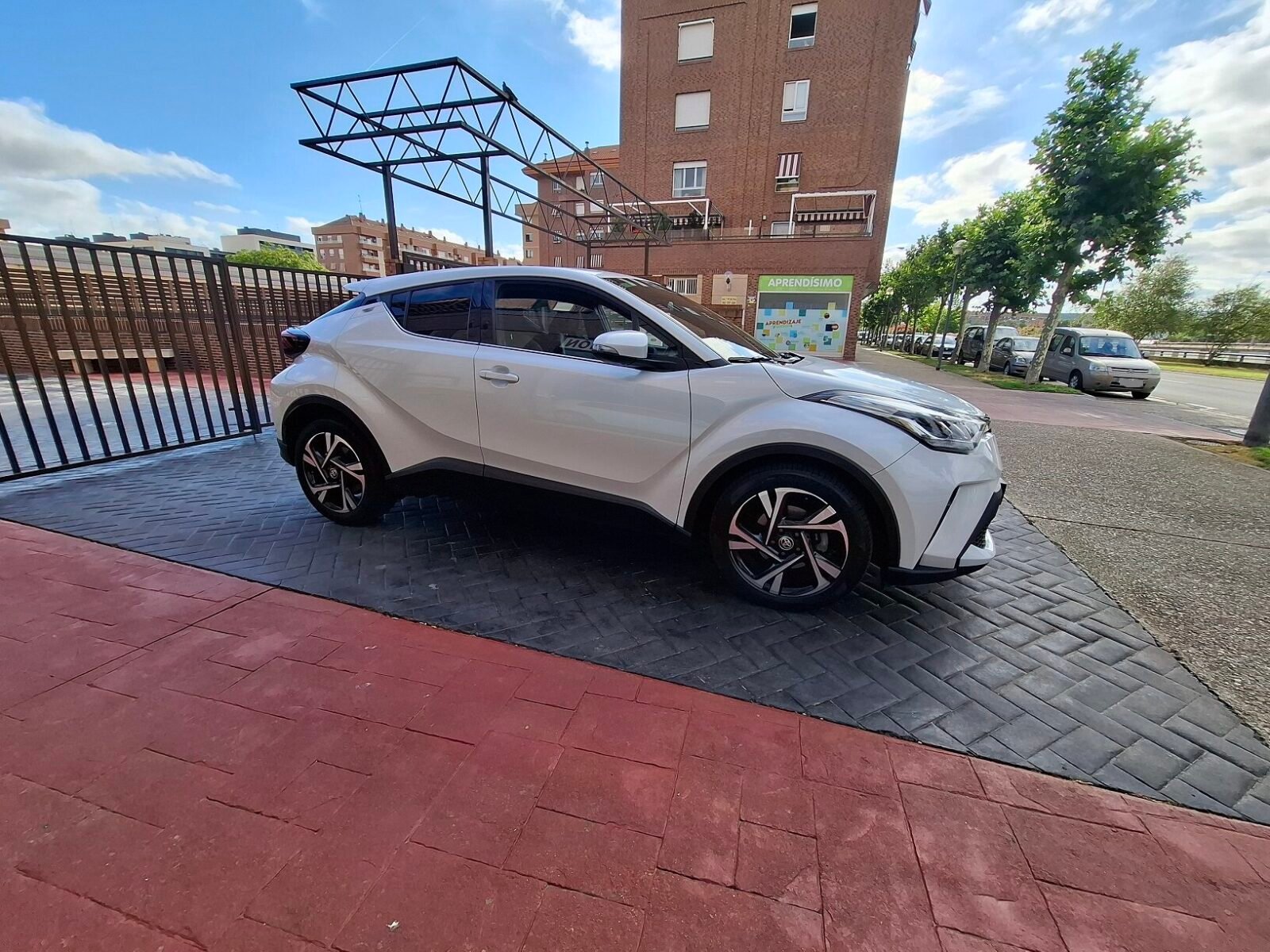 TOYOTA C-HR Advance