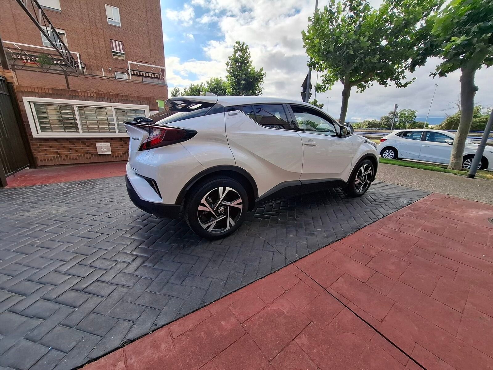 TOYOTA C-HR Advance