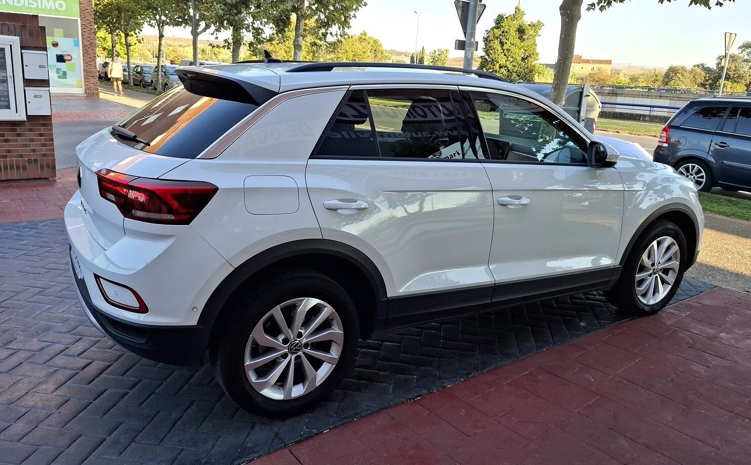 VOLKSWAGEN T-ROC LIFE 